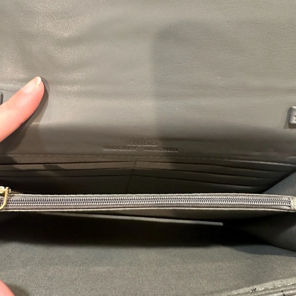 Badgley Mischka V Quilted Gray Crossbody Bag - Picture 7 of 9